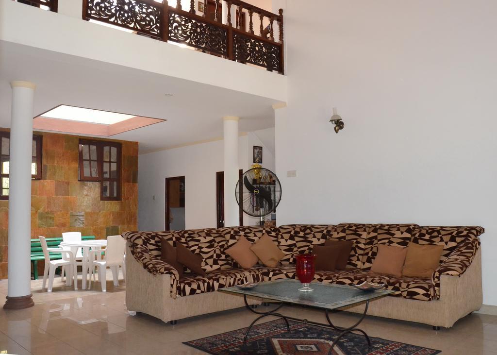Gondolas Holiday Lanka Ragama Exterior foto